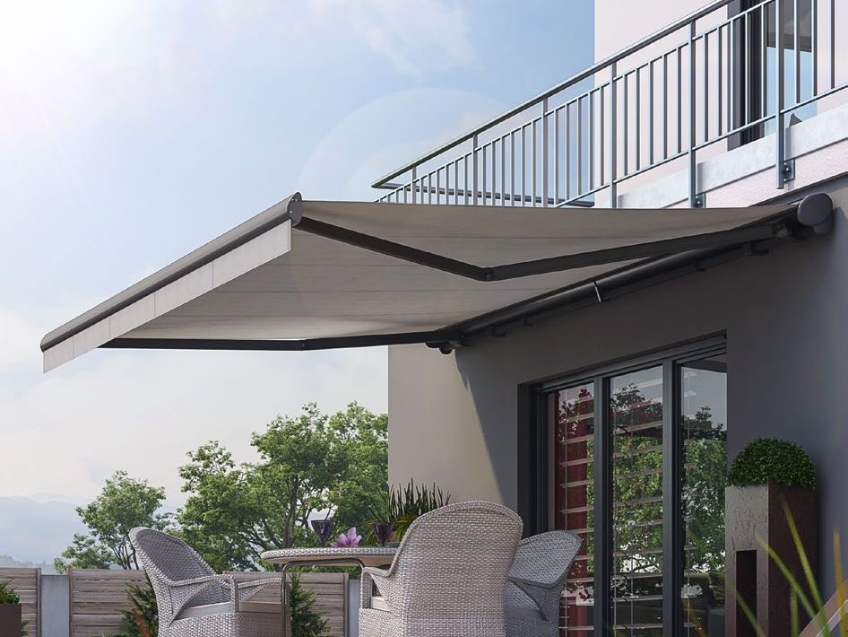 Halbkassettenmarkise Varisol G250 an einem modernen Haus mit Balkon