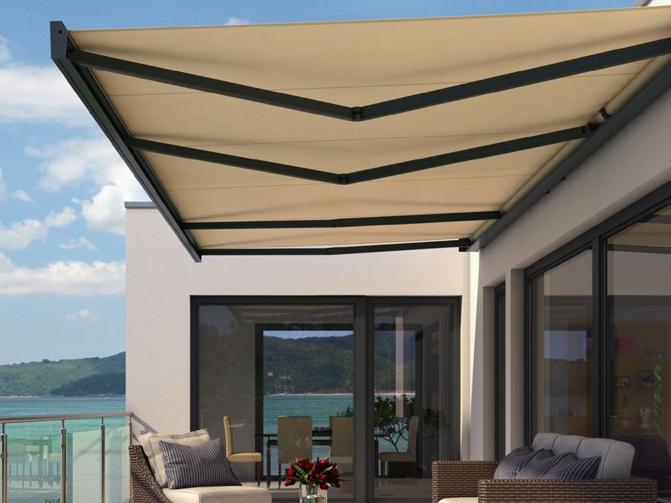Puristische Kassettenmarkise Varisol K450 über einer Dachterrasse