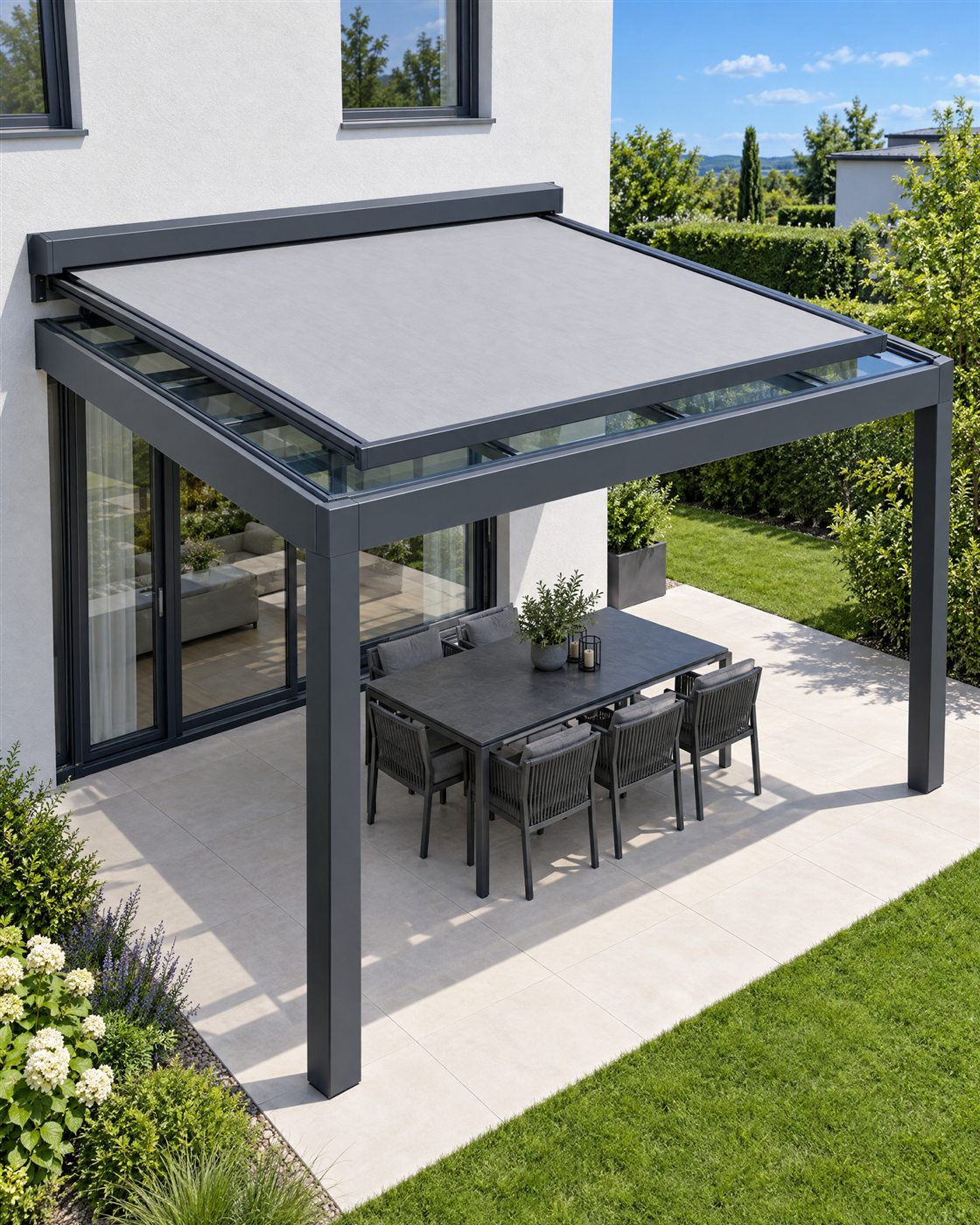Markise mit Kassette und Führungsschienen auf einer Lux-Terrassenüberdachung